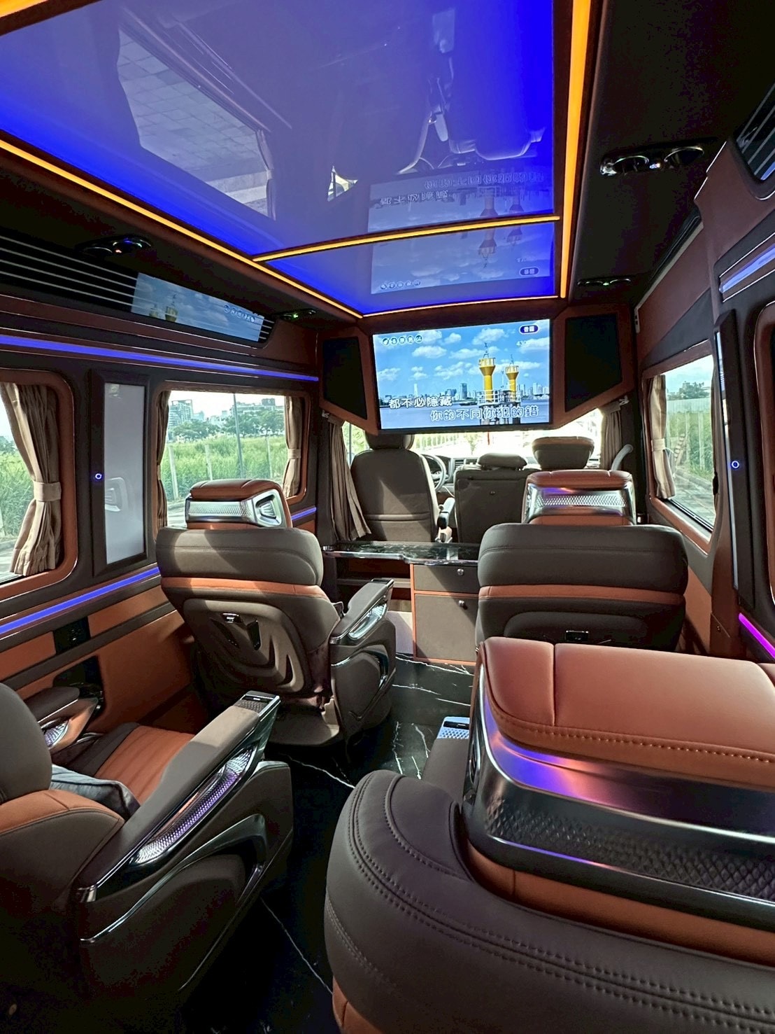 保母車後車廂行李空間
